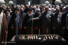 تشییع پیکر همسر آیت الله علم الهدی‎