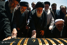 تشییع پیکر همسر آیت الله علم الهدی‎