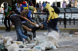 حمله معترضان به دفتر دادگاه عالی ونزوئلا