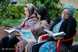 مراسم جزء خوانی قرآن کریم در آرامگاه حافظ _شیراز