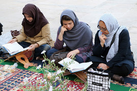 مراسم جزء خوانی قرآن کریم در آرامگاه حافظ _شیراز