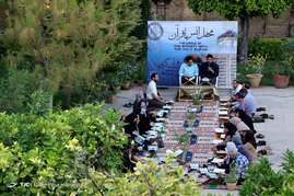 مراسم جزء خوانی قرآن کریم در آرامگاه حافظ _شیراز