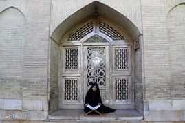 مراسم جزء خوانی قرآن کریم در آرامگاه حافظ _شیراز