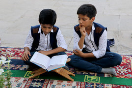 مراسم جزء خوانی قرآن کریم در آرامگاه حافظ _شیراز