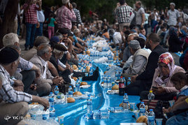 سفره افطار دسته جمعی در ترکیه