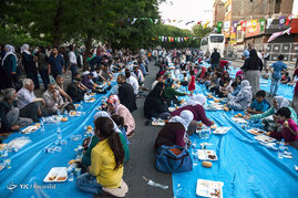 سفره افطار دسته جمعی در ترکیه