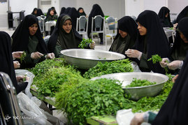 آماده سازی غذای متبرک در مهمانسرای جدید حرم رضوی
