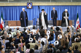 دیدار مسئولان نظام و سفرای کشورهای اسلامی و رهبر معظم انقلاب