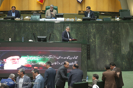 حضور وزیر ارشاد در صحن علنی مجلس
