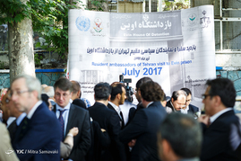 بازدید سفرا و نمایندگان سیاسی مقیم تهران از بازداشگاه اوین