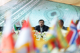بازدید سفرا و نمایندگان سیاسی مقیم تهران از بازداشگاه اوین