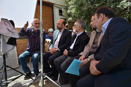 بازدید معاون سیما از پشت صحنه سریال در جستجوی آرامش