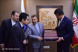 محمود واعظی وزیر ارتباطات روز یکشنبه با نیهات زیپچی، وزیر اقتصاد جمهوری ترکیه در محل وزارت ارتباطات و فناوری اطلاعات دیدار کرد.
