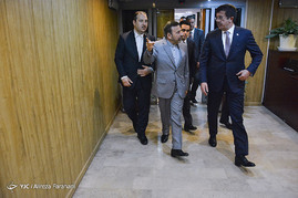 محمود واعظی وزیر ارتباطات روز یکشنبه با نیهات زیپچی، وزیر اقتصاد جمهوری ترکیه در محل وزارت ارتباطات و فناوری اطلاعات دیدار کرد.
