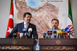 محمود واعظی وزیر ارتباطات روز یکشنبه با نیهات زیپچی، وزیر اقتصاد جمهوری ترکیه در محل وزارت ارتباطات و فناوری اطلاعات دیدار کرد.