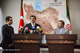 محمود واعظی وزیر ارتباطات روز یکشنبه با نیهات زیپچی، وزیر اقتصاد جمهوری ترکیه در محل وزارت ارتباطات و فناوری اطلاعات دیدار کرد.