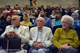 بیست و چهارمین «تولد ماه» به مناسبت زادروز اکبر عالمی(مجری، کارشناس تلویزیونی و کارگردان پیشکسوت ایرانی) عصر دوشنبه با حضور جمعی از هنرمندان در موزه هنرهای دینی امام علی (ع) برگزار ‌شد.