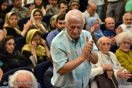 بیست و چهارمین «تولد ماه» به مناسبت زادروز اکبر عالمی(مجری، کارشناس تلویزیونی و کارگردان پیشکسوت ایرانی) عصر دوشنبه با حضور جمعی از هنرمندان در موزه هنرهای دینی امام علی (ع) برگزار ‌شد.
