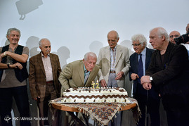 بیست و چهارمین «تولد ماه» به مناسبت زادروز اکبر عالمی(مجری، کارشناس تلویزیونی و کارگردان پیشکسوت ایرانی) عصر دوشنبه با حضور جمعی از هنرمندان در موزه هنرهای دینی امام علی (ع) برگزار ‌شد.