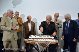 بیست و چهارمین «تولد ماه» به مناسبت زادروز اکبر عالمی(مجری، کارشناس تلویزیونی و کارگردان پیشکسوت ایرانی) عصر دوشنبه با حضور جمعی از هنرمندان در موزه هنرهای دینی امام علی (ع) برگزار ‌شد.