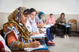 بازدید حداد عادل رییس بنیاد سعدی از دوره ی دانش افزایی زبان فارسی در دانشگاه علامه