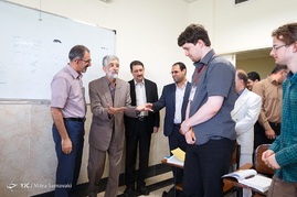 بازدید حداد عادل رییس بنیاد سعدی از دوره ی دانش افزایی زبان فارسی در دانشگاه علامه