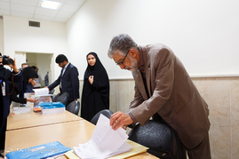 بازدید حداد عادل رییس بنیاد سعدی از دوره ی دانش افزایی زبان فارسی در دانشگاه علامه