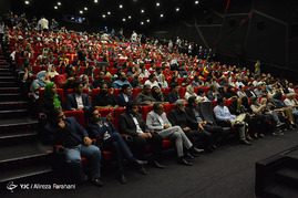 مراسم اکران خصوصی فیلم «ساعت ۵ عصر» اولین ساخته مهران مدیری شامگاه سه شنبه بیست و ششم تیر در پردیس کوروش برگزار شد.