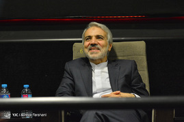 مراسم اکران خصوصی فیلم «ساعت ۵ عصر» اولین ساخته مهران مدیری شامگاه سه شنبه بیست و ششم تیر در پردیس کوروش برگزار شد.