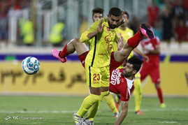دیدار تیم های فوتبال پرسپولیس و نفت تهران