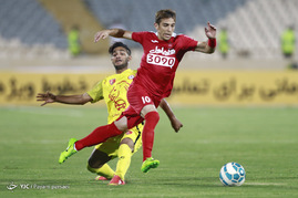 دیدار تیم های فوتبال پرسپولیس و نفت تهران