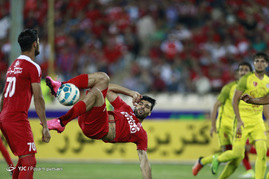 دیدار تیم های فوتبال پرسپولیس و نفت تهران
