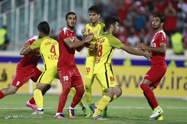 دیدار تیم های فوتبال پرسپولیس و نفت تهران