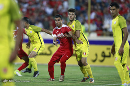 دیدار تیم های فوتبال پرسپولیس و نفت تهران