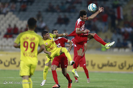 دیدار تیم های فوتبال پرسپولیس و نفت تهران