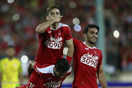 دیدار تیم های فوتبال پرسپولیس و نفت تهران