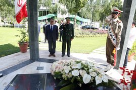 استقبال سردار حسین دهقان وزیر دفاع ایران از محمود الحیالی وزیر دفاع عراق