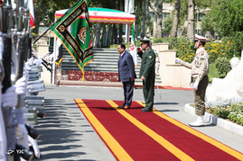 استقبال سردار حسین دهقان وزیر دفاع ایران از محمود الحیالی وزیر دفاع عراق