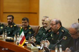 استقبال سردار حسین دهقان وزیر دفاع ایران از محمود الحیالی وزیر دفاع عراق