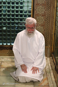 غبار روبی مضجع مطهر حضرت امام رضا (علیه‌السلام) با حضور رهبر انقلاب