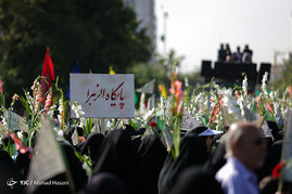 گلباران حرم امام رضا (ع) در روز تولد حضرت معصومه (س)