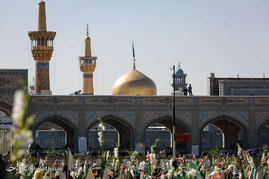 گلباران حرم امام رضا (ع) در روز تولد حضرت معصومه (س)