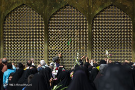گلباران حرم امام رضا (ع) در روز تولد حضرت معصومه (س)