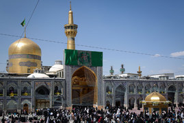 گلباران حرم امام رضا (ع) در روز تولد حضرت معصومه (س)