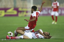 دیدار تیم های فوتبال پرسپولیس و فولاد خوزستان