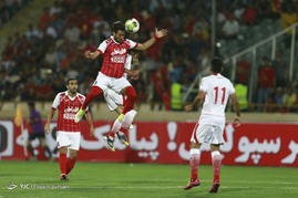 دیدار تیم های فوتبال پرسپولیس و فولاد خوزستان