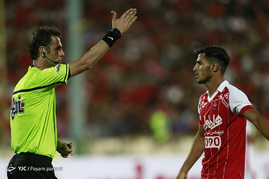 دیدار تیم های فوتبال پرسپولیس و فولاد خوزستان