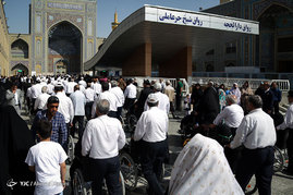تشرف میهمانان ویژه امام رضا (ع) در قالب طرح معین الضعفا به حرم مطهر رضوی