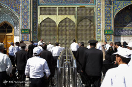 تشرف میهمانان ویژه امام رضا (ع) در قالب طرح معین الضعفا به حرم مطهر رضوی