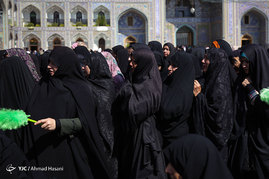 تشرف میهمانان ویژه امام رضا (ع) در قالب طرح معین الضعفا به حرم مطهر رضوی